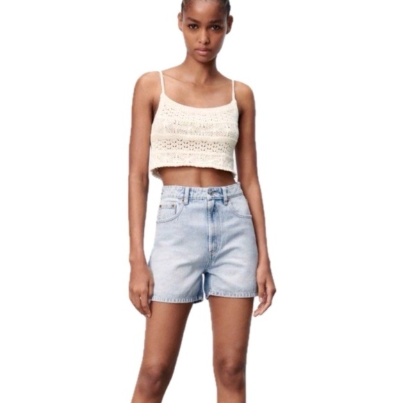 Zara Pants - Zara High Waisted Mom Jean Short